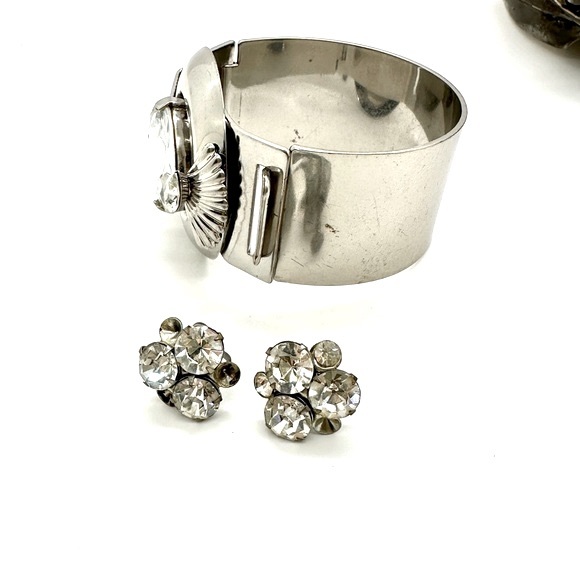 Crystal Statement Bracelet & Deco Earrings - Picture 5 of 14